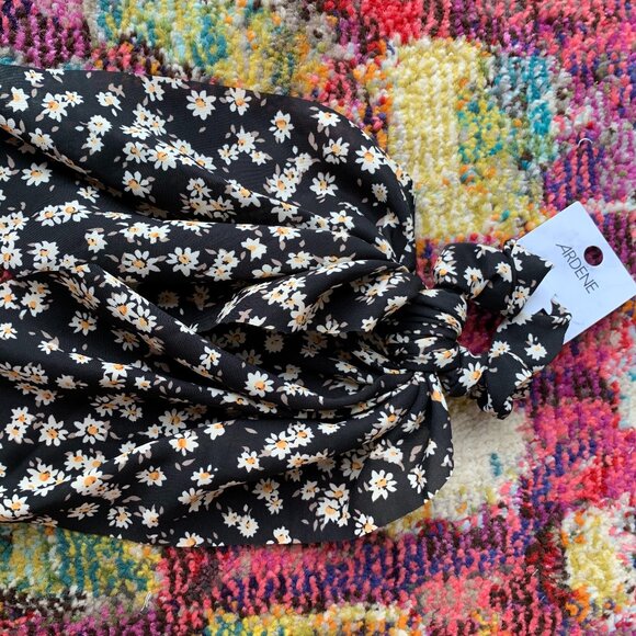 Assorted Hair Accessories - Picture 4 of 10